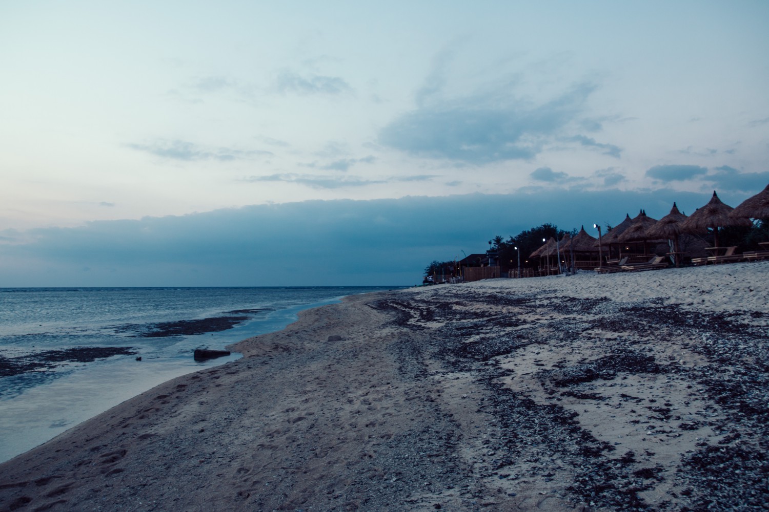 Strand im Dämmerlicht | Die blaue Stunde