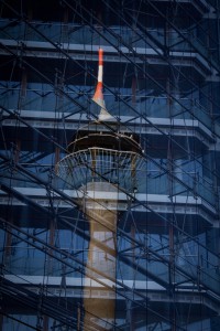 Im Zentrum der Macht - Rheinturm Spiegelung