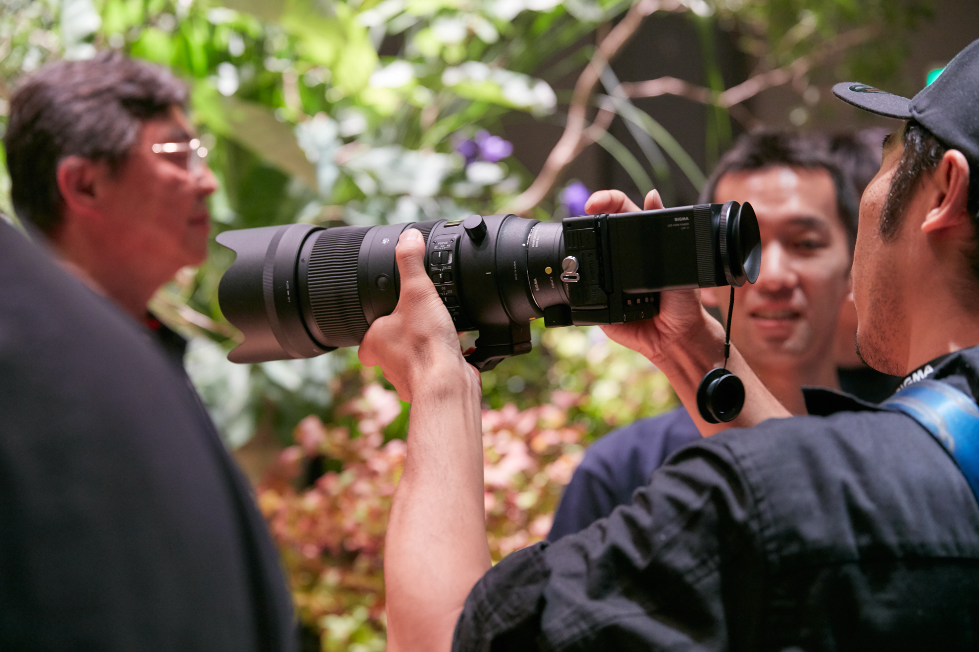 SIGMA fp – die revolutionäre
Vollformatkamera
im Hosentaschenformat