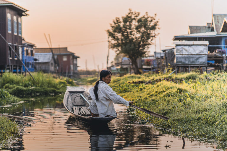 Unterwegs in Myanmar mit 56mm und 16mm