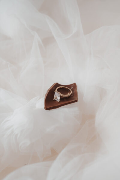 „Veiled Stories“ – Ein modernes Bridal Shoot © Elena Peters