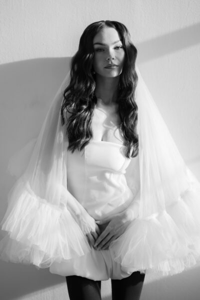 „Veiled Stories“ – Ein modernes Bridal Shoot © Elena Peters