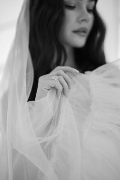 „Veiled Stories“ – Ein modernes Bridal Shoot © Elena Peters