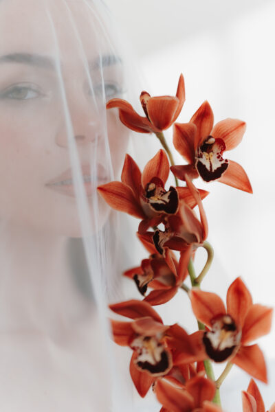 „Veiled Stories“ – Ein modernes Bridal Shoot © Elena Peters