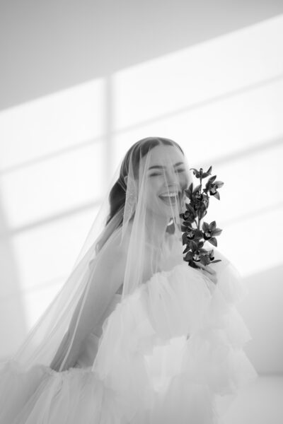 „Veiled Stories“ – Ein modernes Bridal Shoot © Elena Peters